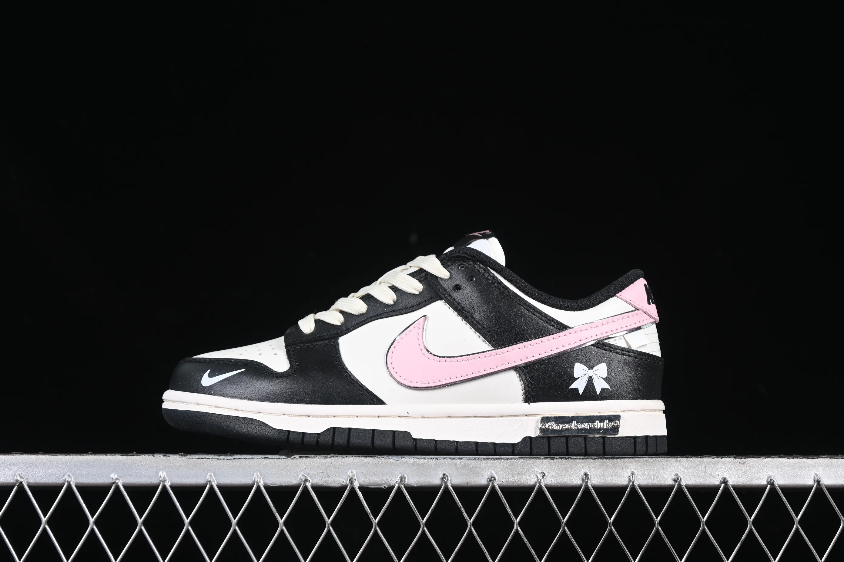 All categories Nk SB Dunk series Nk SB Dunk Low low-top sneakers Nk SB Dunk Low bow tie black and white pink low-top casual sneakers BP1220-009